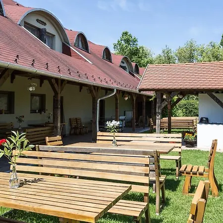 Bed & Breakfast Bikavolgyi Panzio *
